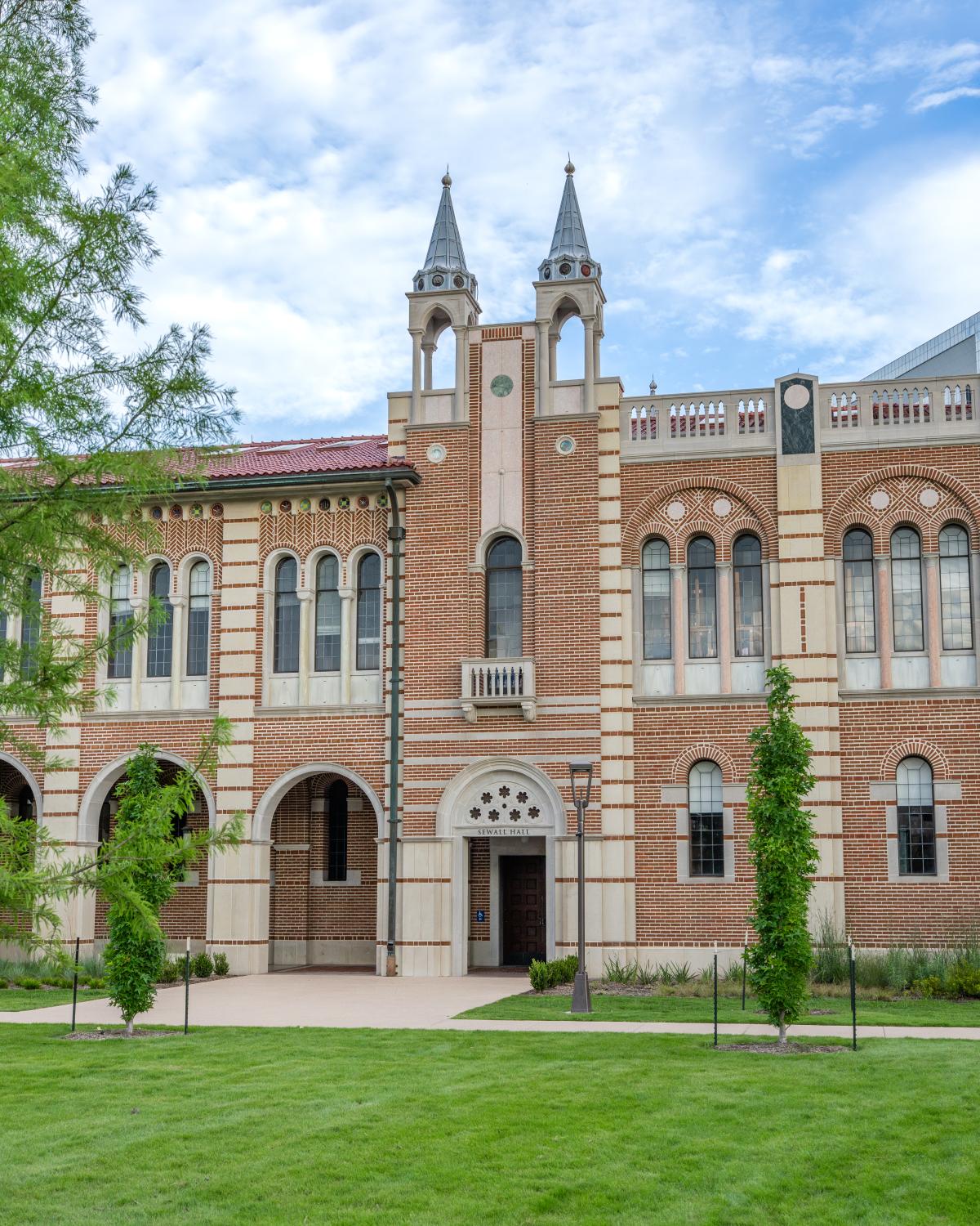 Sewall Hall entrance from the academic quad